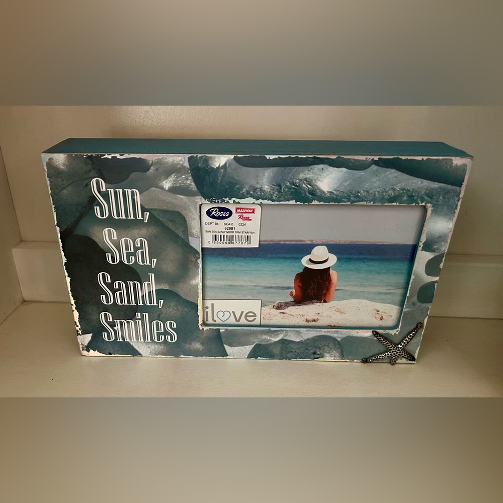 NWT-ILOVE Distressed Wood & Silver Beach Picture Frame. “SUN, SEA, SAND, SMILES